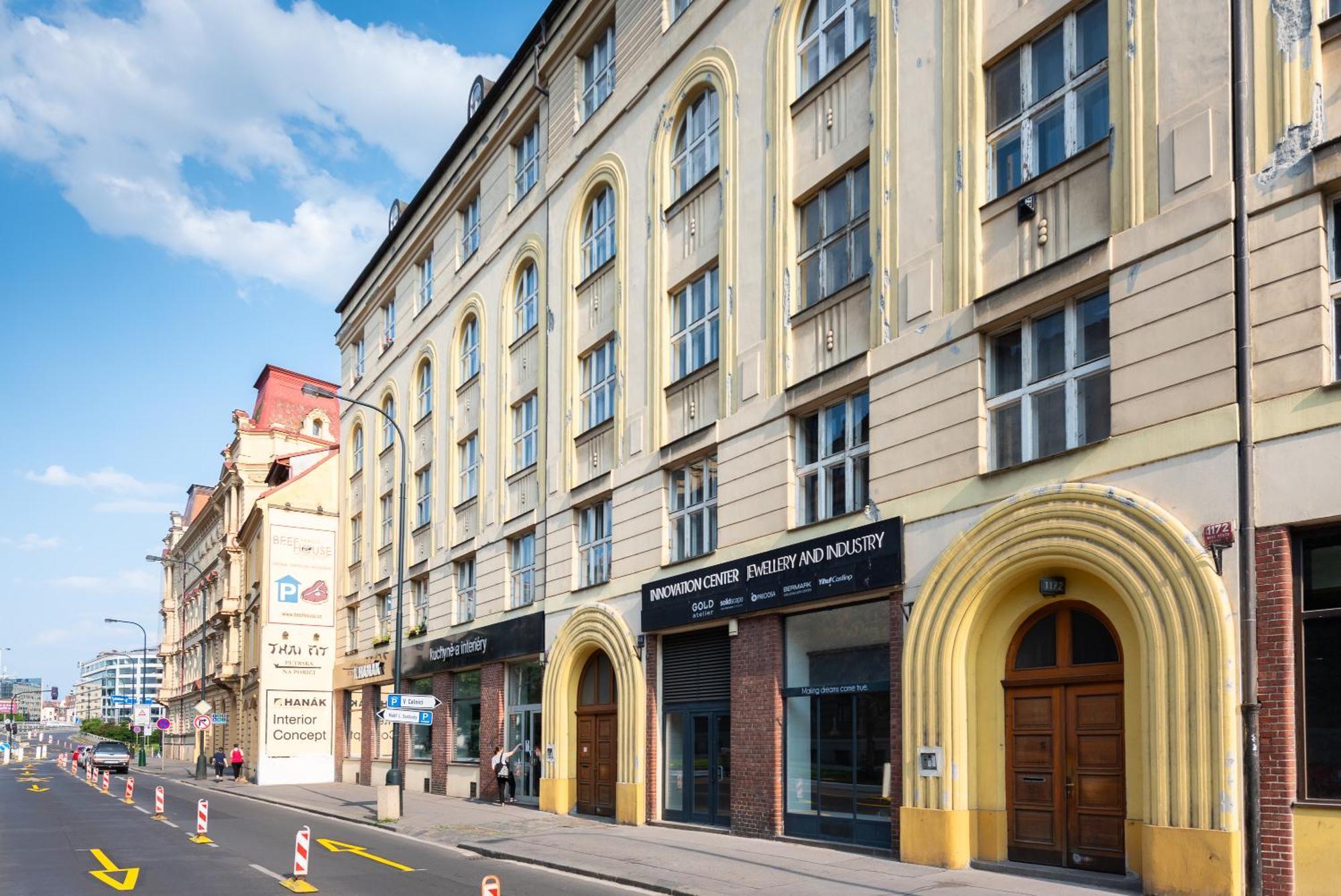 B.o.b. Klimentska *